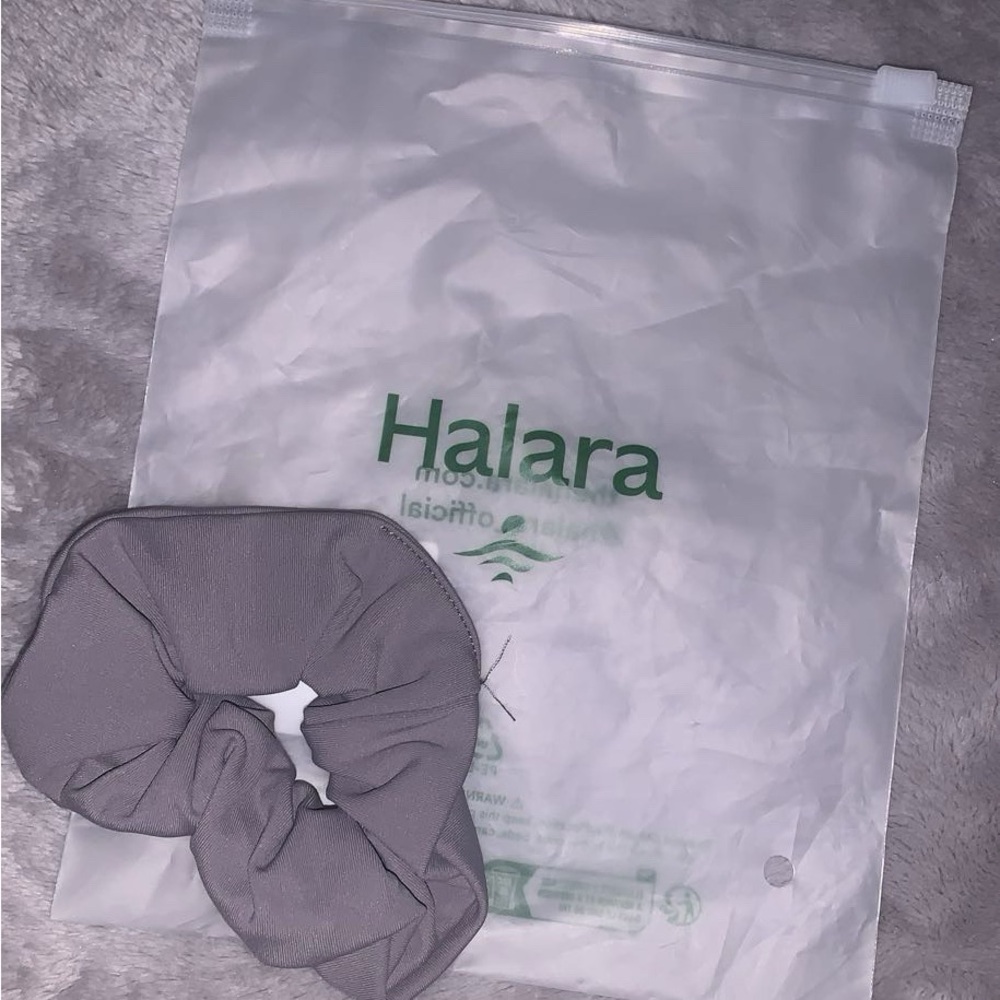 Halara Gray Scrunchie